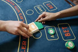 Vebet Baccarat တိုက်ရိုက်ဒိုင်လာနှင့် ကစားနေသော ဇာတ်ခင်း